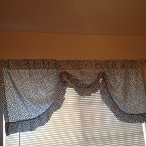 Vintage Croscill Savoy blue filigree valance